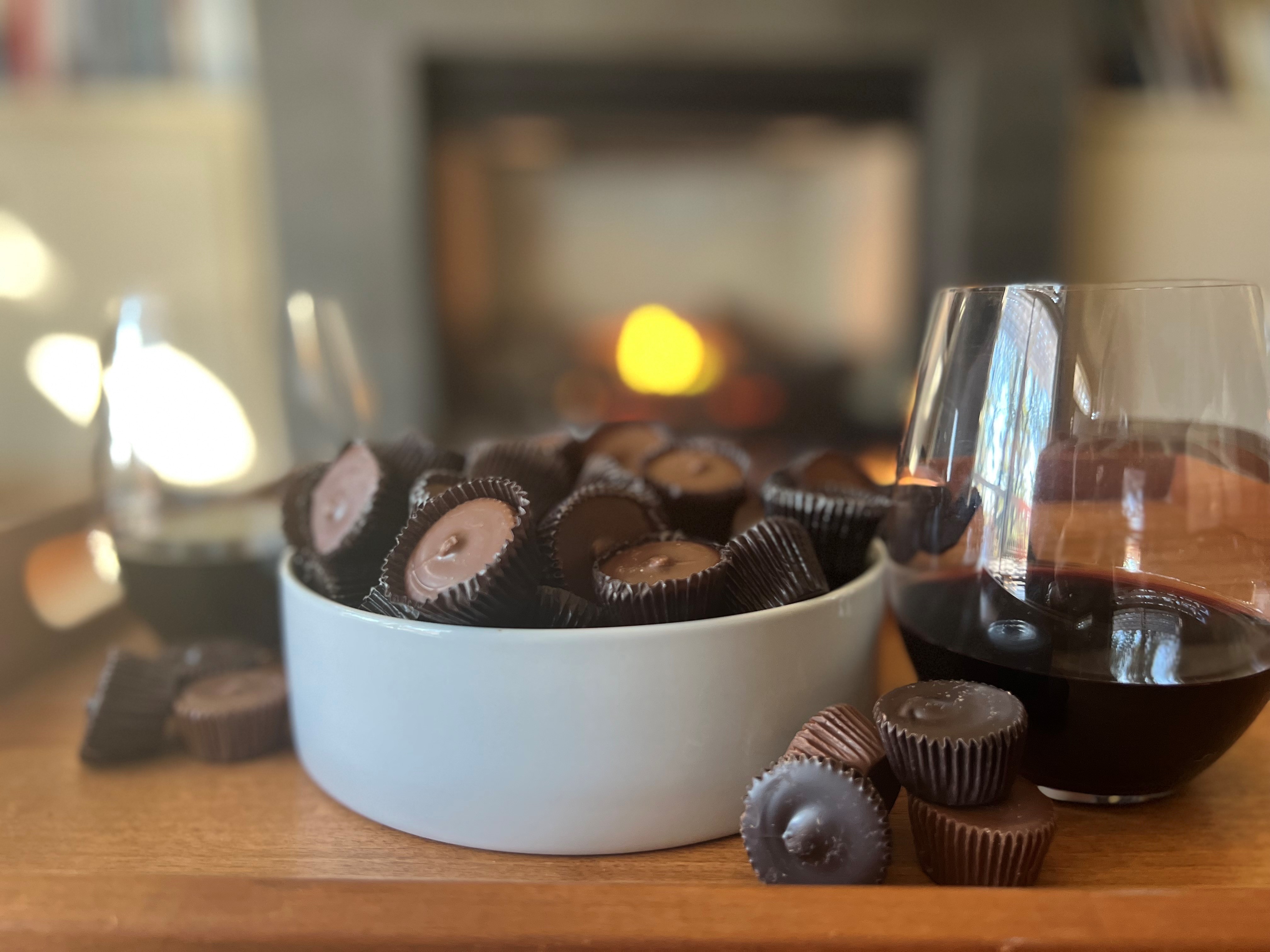 https://www.foleyfoodandwinesociety.com/wp-content/uploads/sites/2/2022/10/Peanut-butter-cups-and-Merlot.jpg